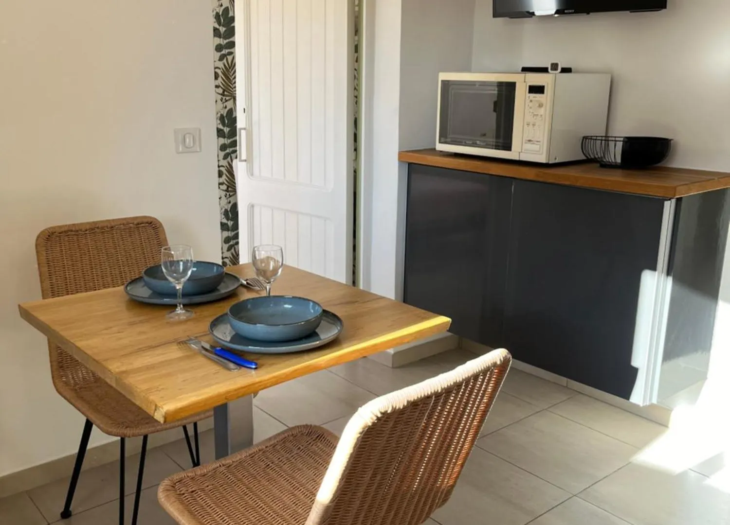 Appartement Deux Pieces Donnant Sur Un Jardin Antibes 0*,