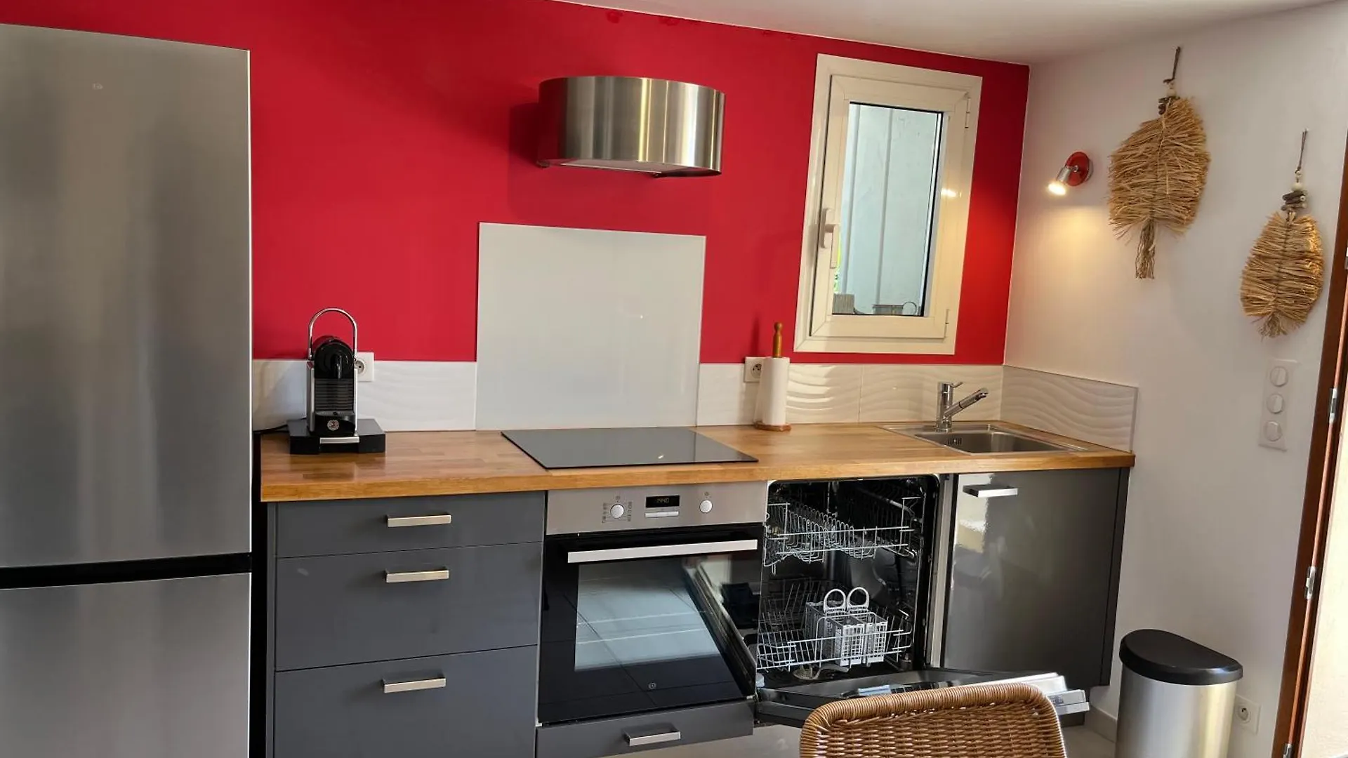 Appartement Deux Pieces Donnant Sur Un Jardin Antibes 0*,  France