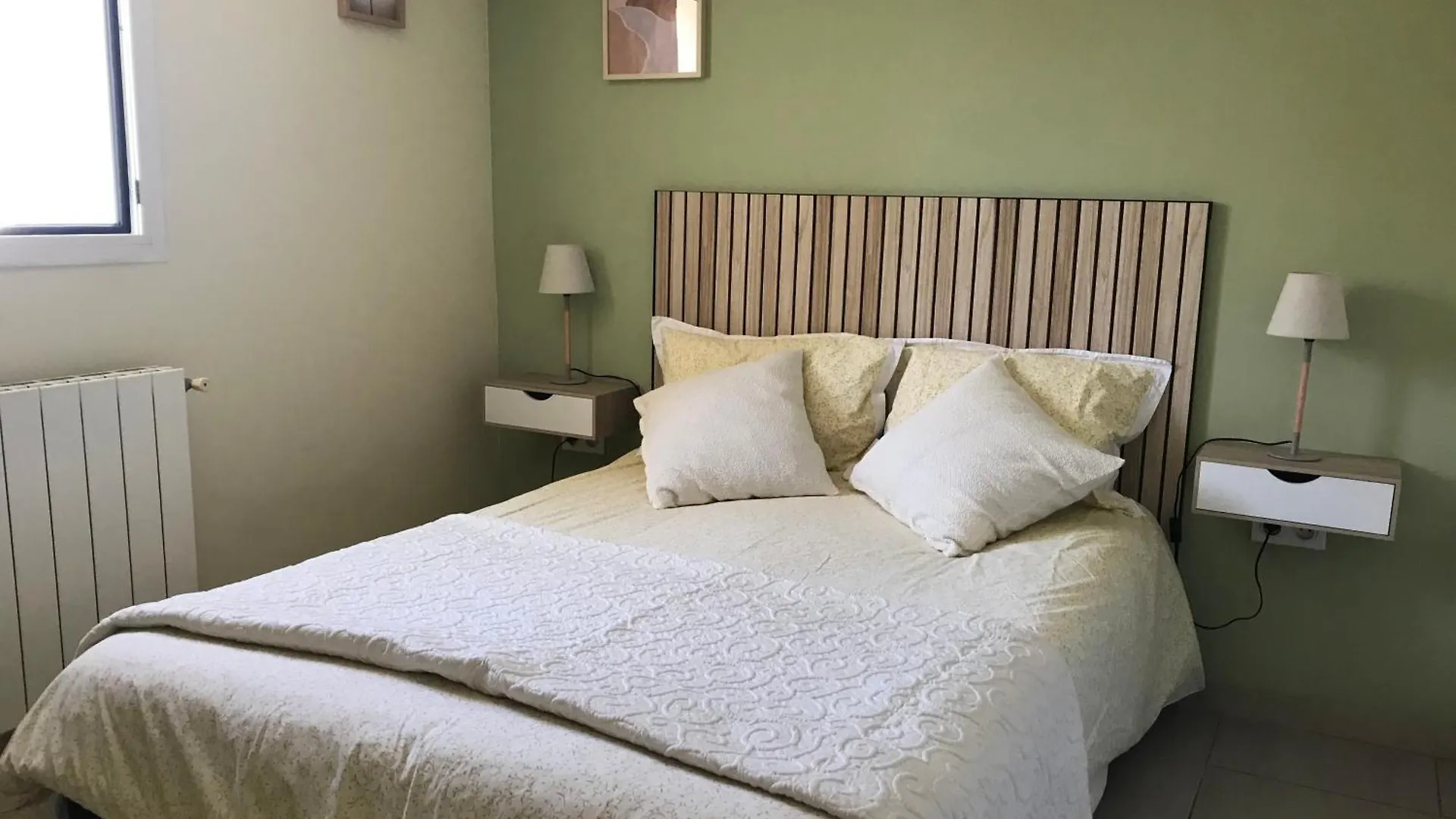 Appartement Deux Pieces Donnant Sur Un Jardin Antibes Lejlighed